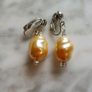 VTG Pearl Clip On Earrings